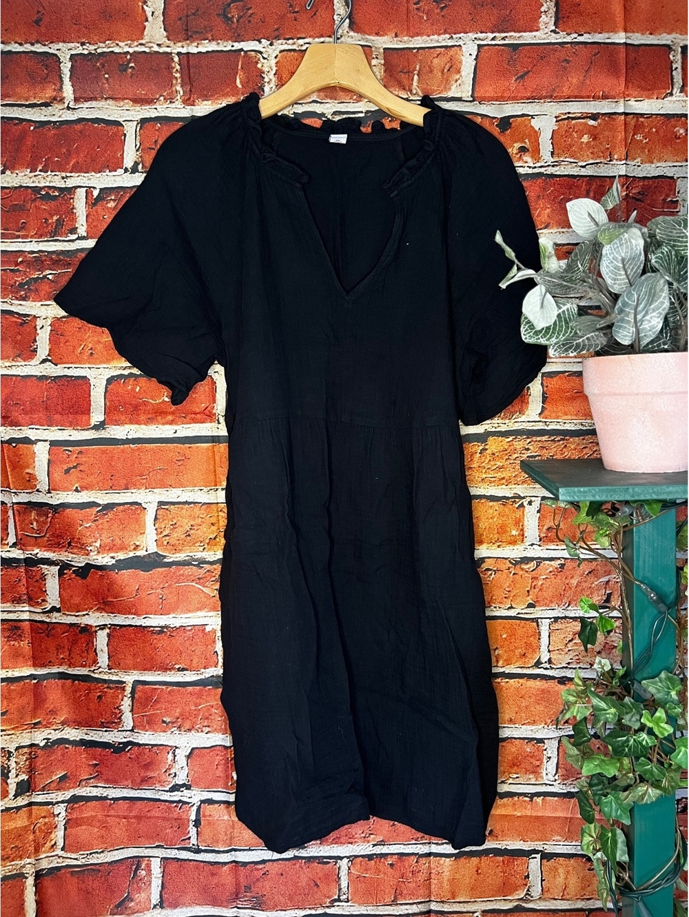 Old Navy Black Linen Short Sleeve V Neck Mini Peasant Dress